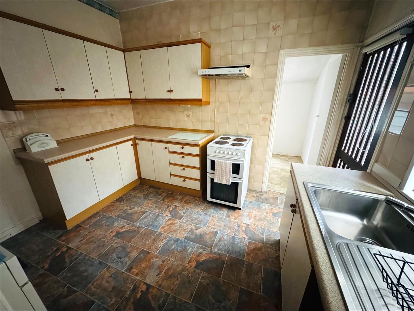 College Square, Llanelli, SA15 1DT